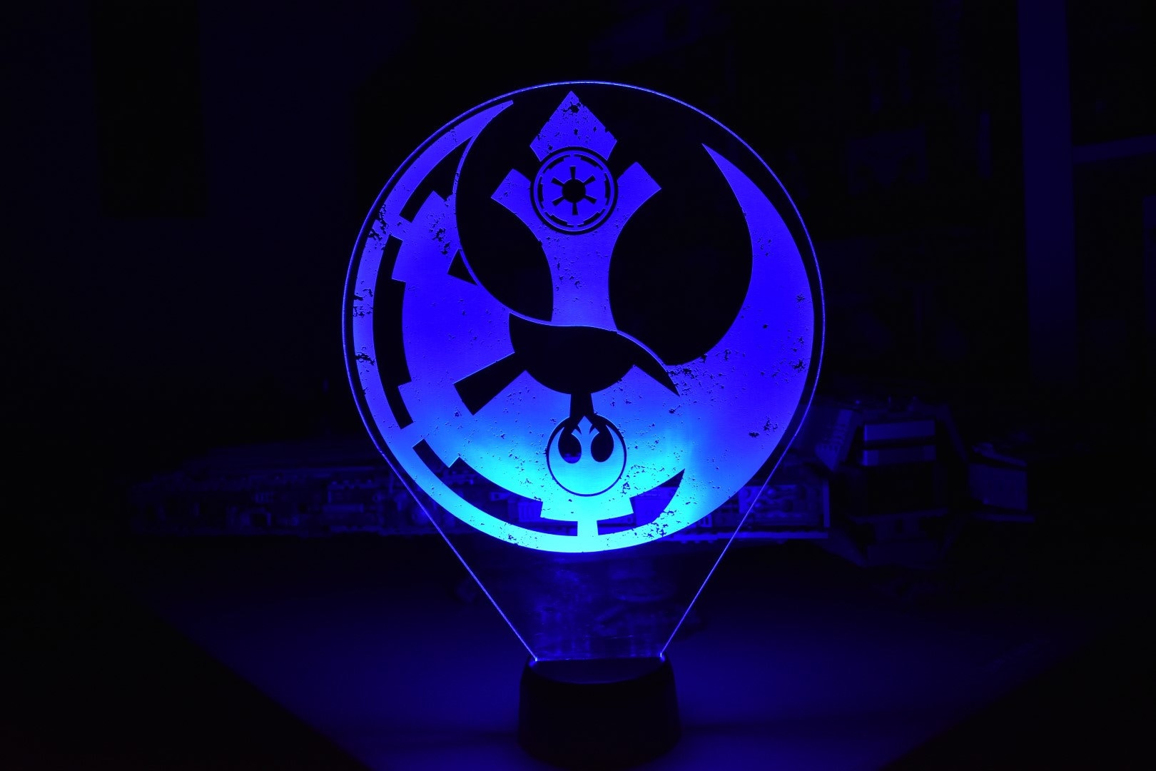 Star Wars Inspired Imperial Rebel Ying Yang LED Lamp perfect as a gift for a Star Wars geek. Place in Man caves, bars, garages, desks.