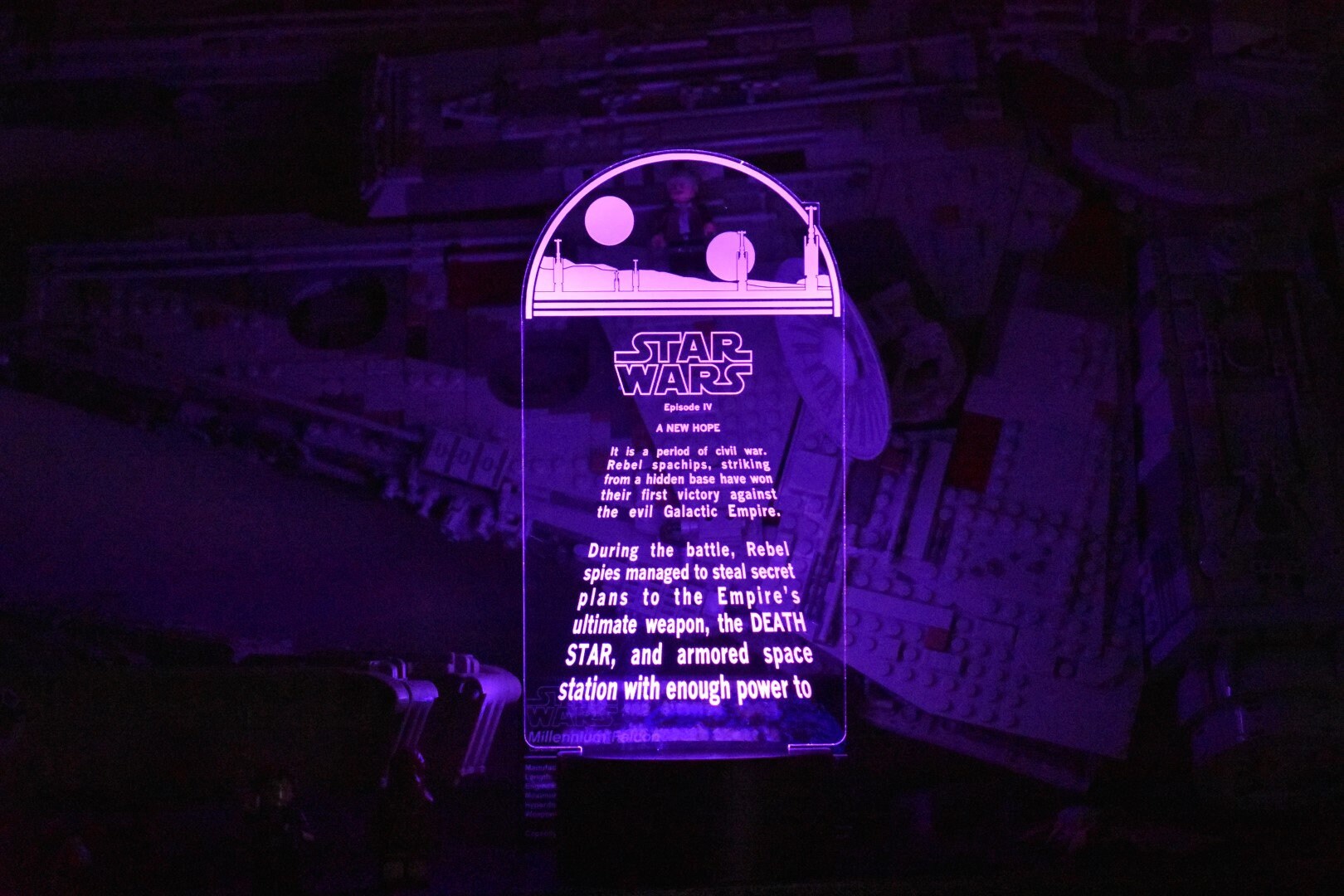 Star Wars lamp inspired from the classic A New Hope. LED Lamp with 16 colors and batteries included.