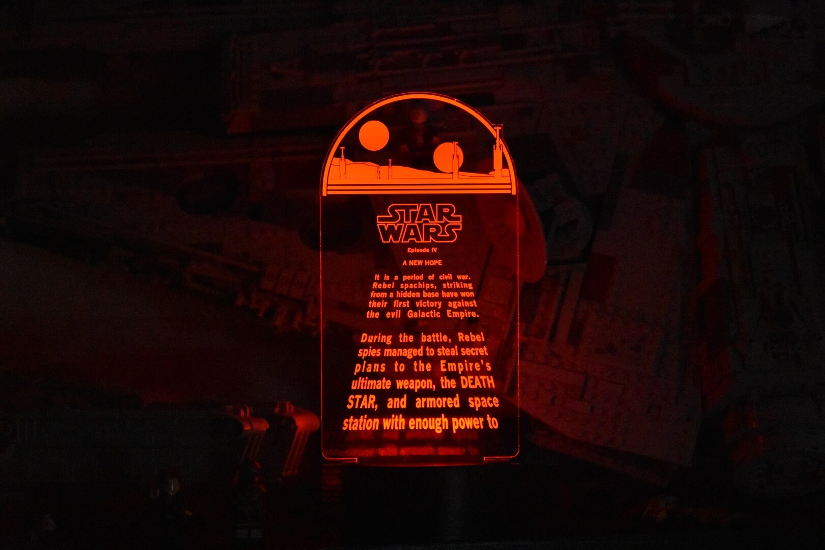 Star Wars lamp inspired from the classic A New Hope. LED Lamp with 16 colors and batteries included.