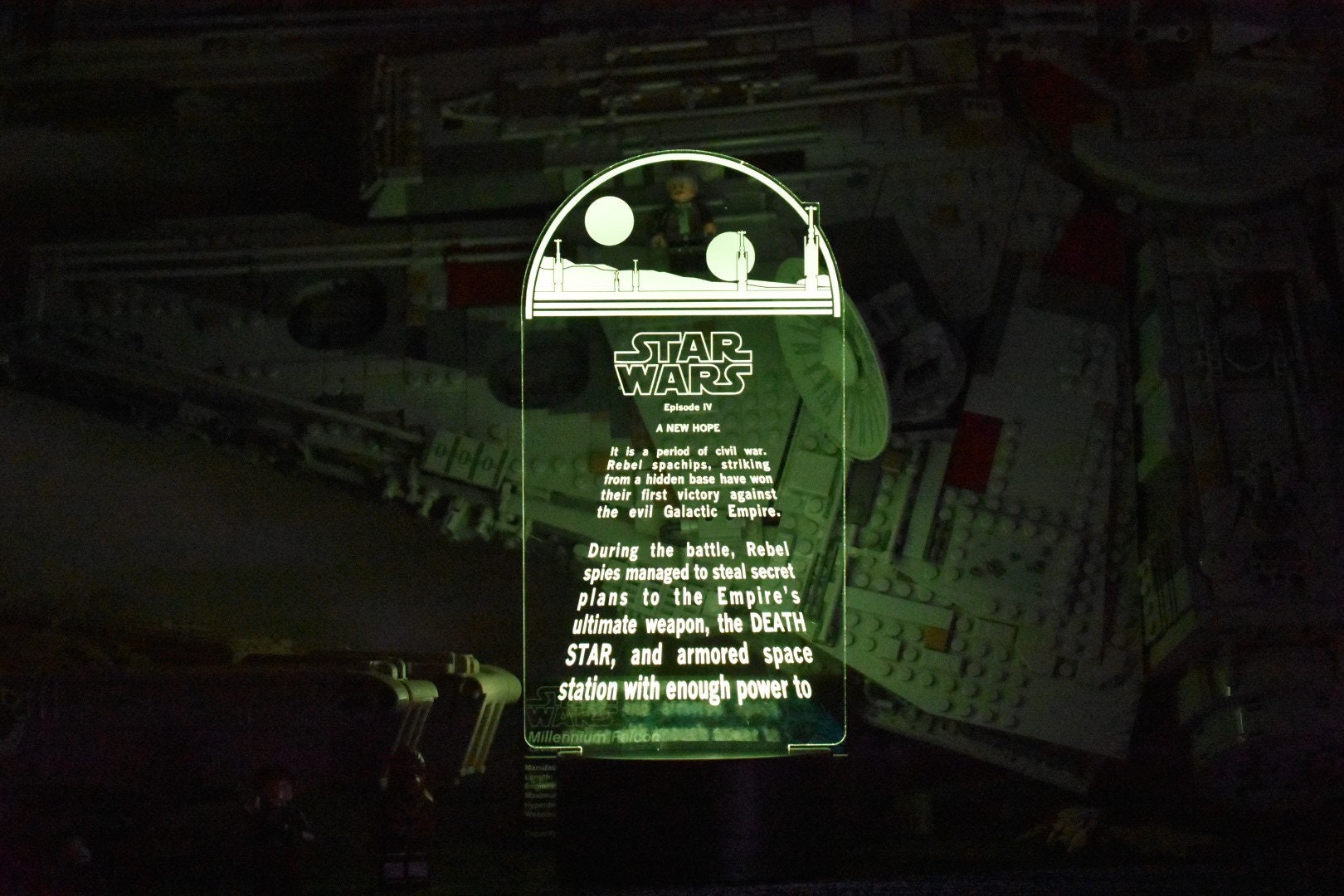 Star Wars lamp inspired from the classic A New Hope. LED Lamp with 16 colors and batteries included.