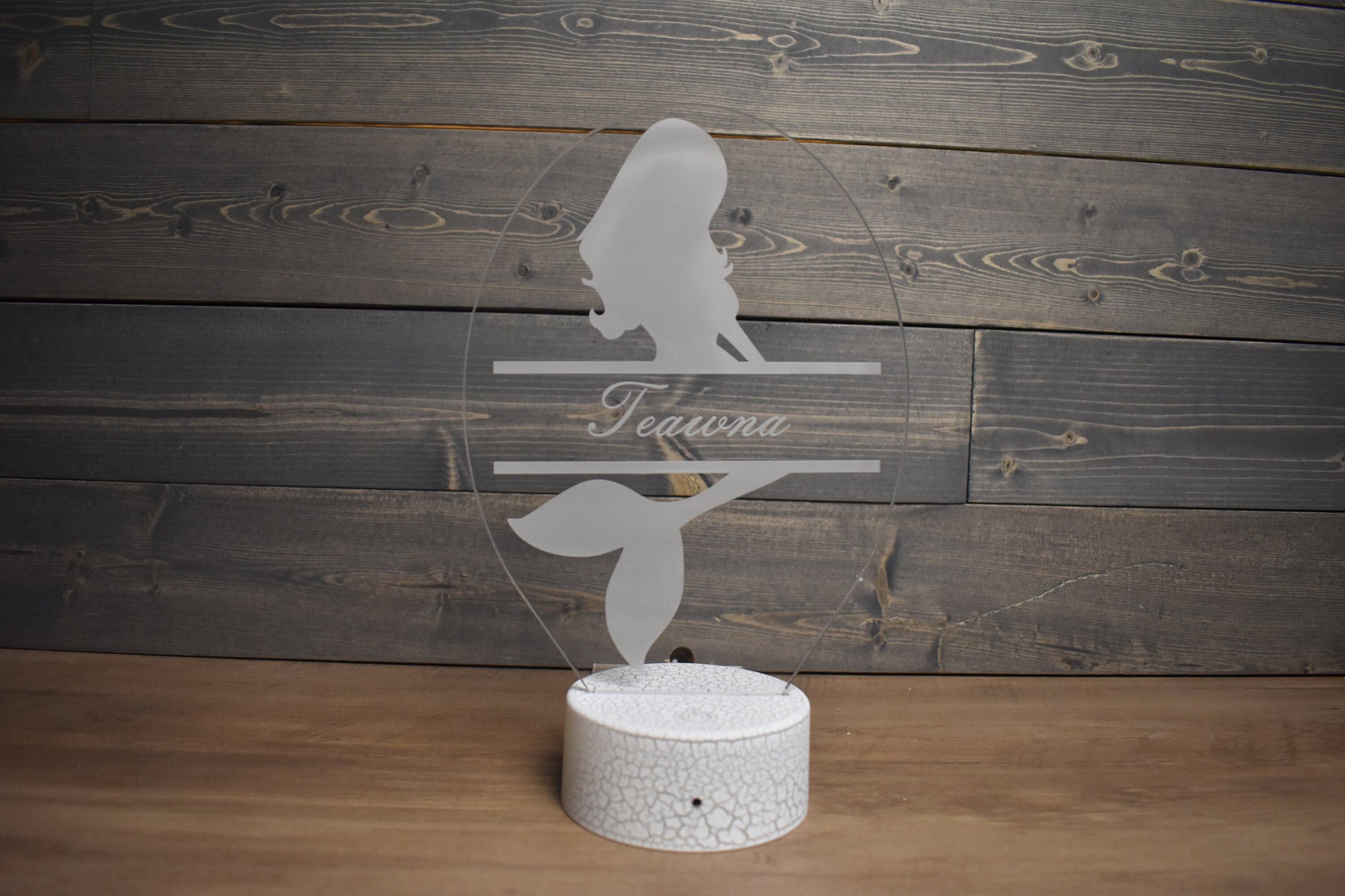 Mermaid lamp inspired with name personalization. LED Lamp with 16 colors and 4 options.