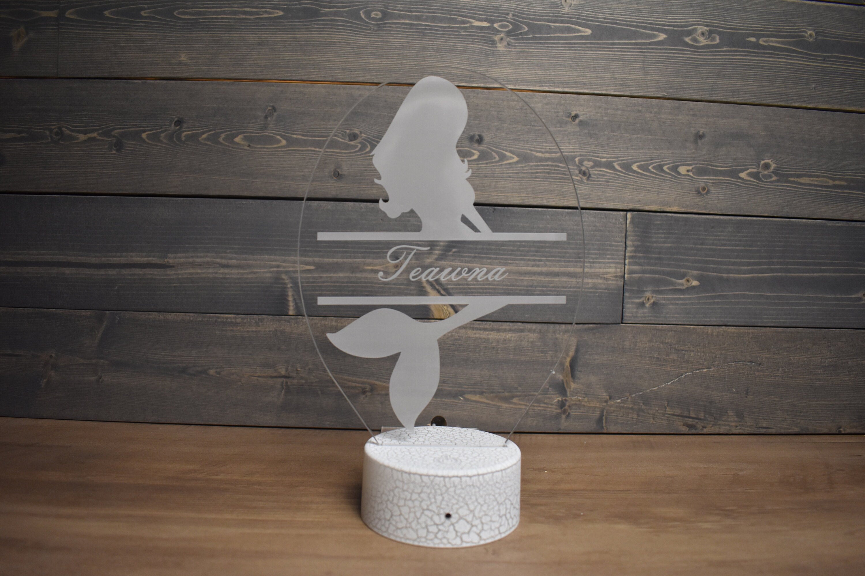 Mermaid lamp inspired with name personalization. LED Lamp with 16 colors and 4 options.