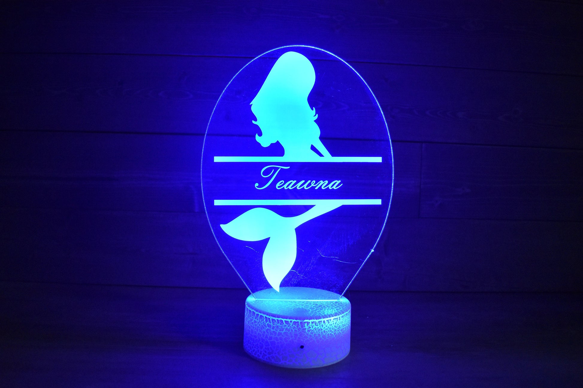 Mermaid lamp inspired with name personalization. LED Lamp with 16 colors and 4 options.