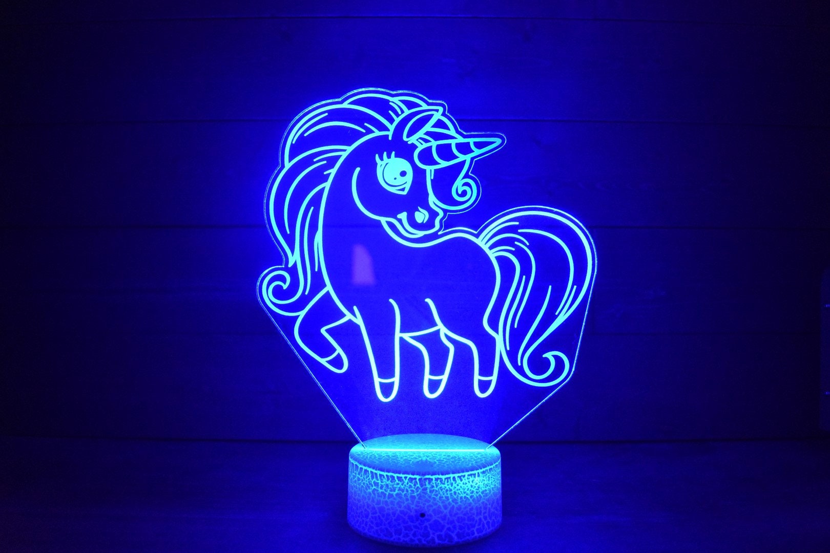 Unicorn Lamp perfect for Pony fans, fantasy lovers, young and old fans . LED Lamp with 16 colors and 4 options.