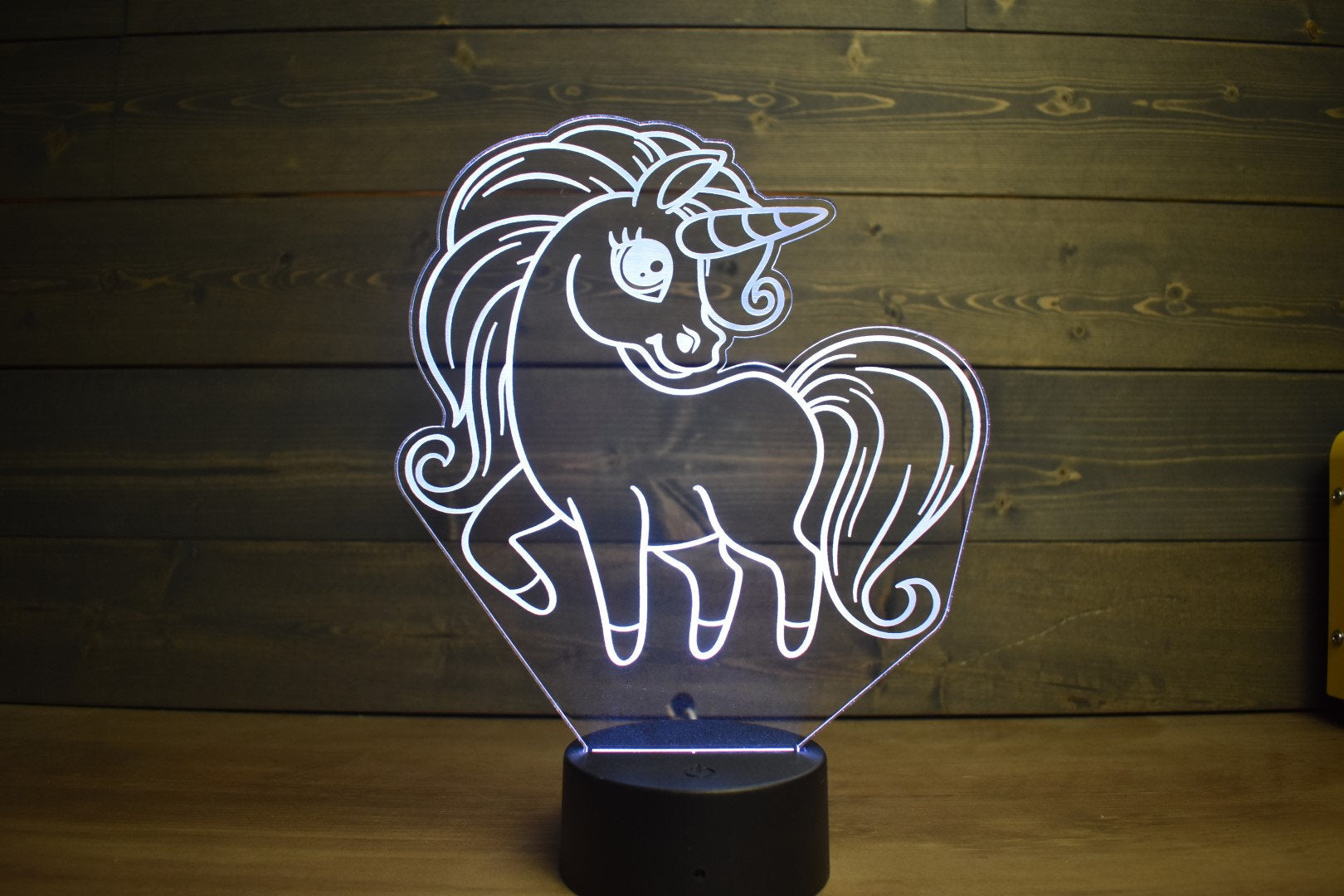 Unicorn Lamp perfect for Pony fans, fantasy lovers, young and old fans . LED Lamp with 16 colors and 4 options.