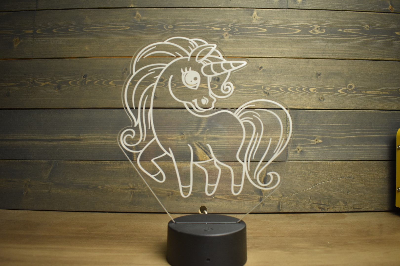 Unicorn Lamp perfect for Pony fans, fantasy lovers, young and old fans . LED Lamp with 16 colors and 4 options.