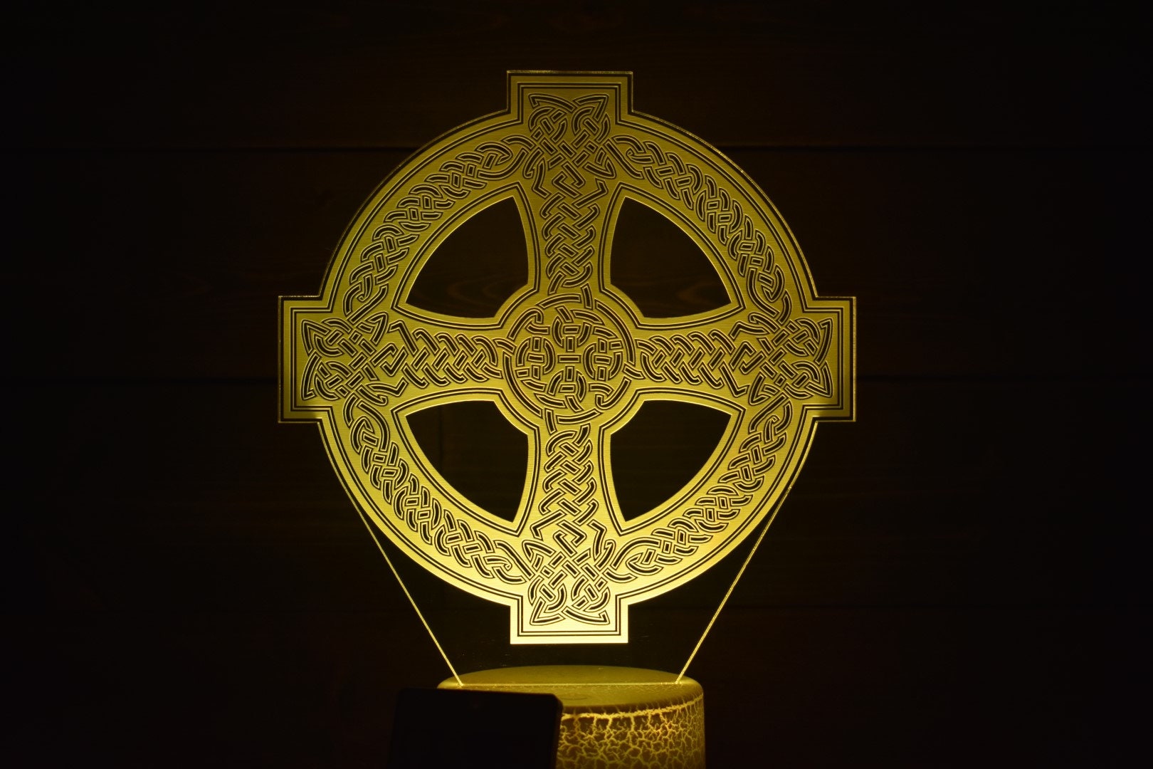 Celtic Knot (Cross) LED sign perfect as a gift for your Irish family or friends to place in man caves, bars, garages, desks.