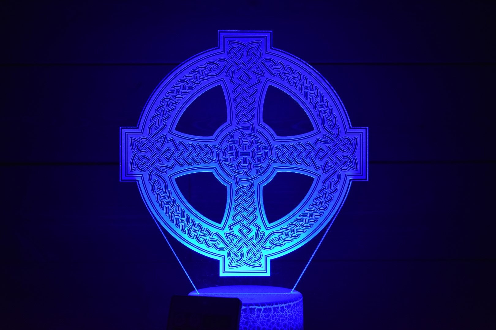 Celtic Knot (Cross) LED sign perfect as a gift for your Irish family or friends to place in man caves, bars, garages, desks.