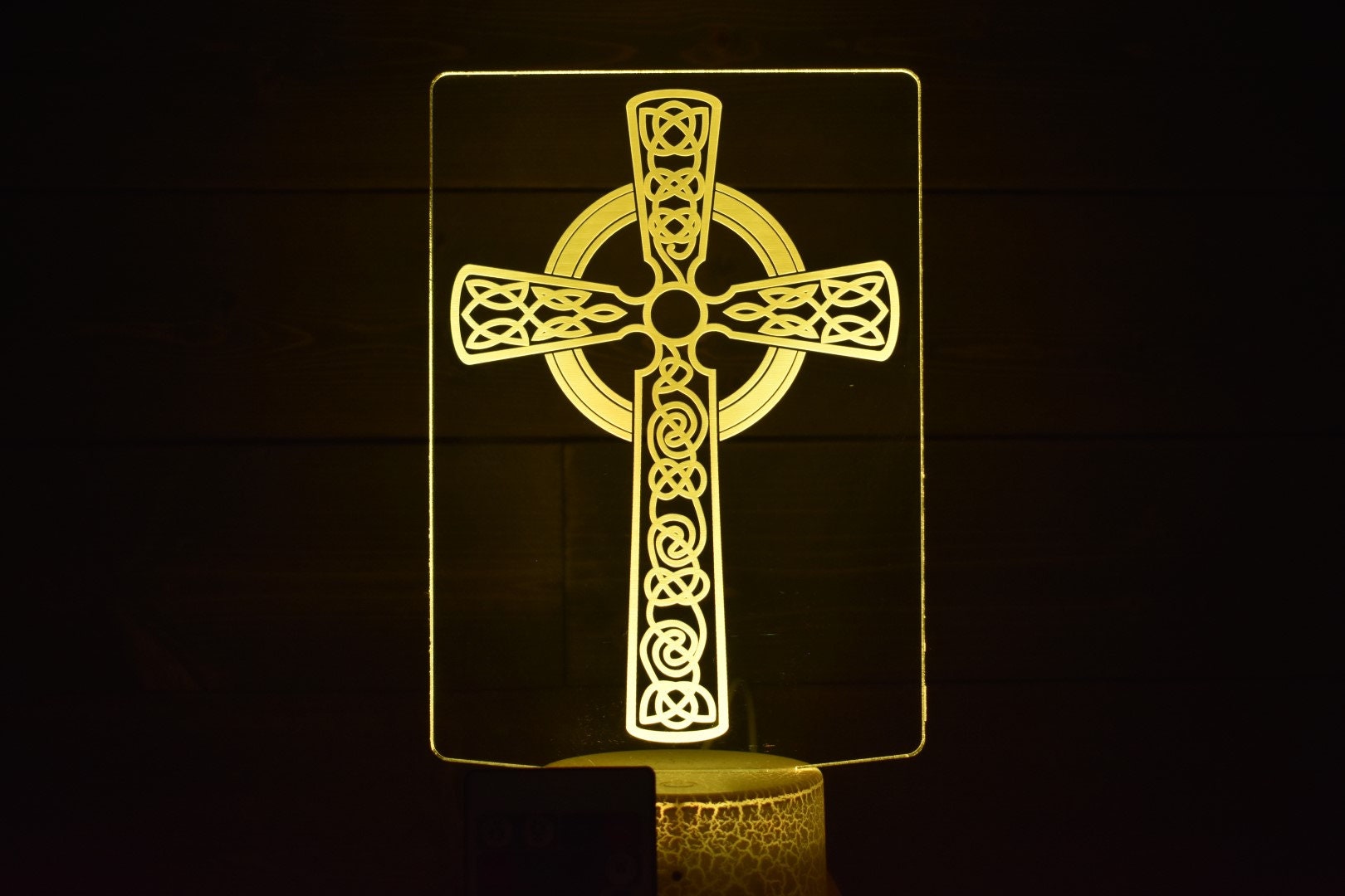 Celtic Knot (Cross) LED sign perfect as a gift for your Irish family or friends to place in man caves, bars, garages, desks.