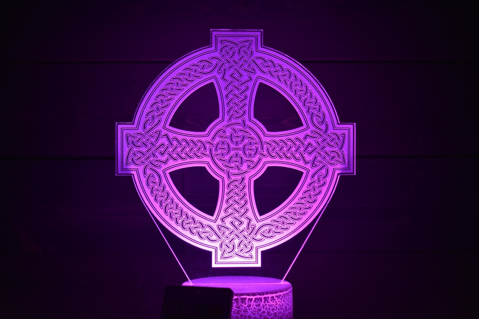Celtic Knot (Cross) LED sign perfect as a gift for your Irish family or friends to place in man caves, bars, garages, desks.