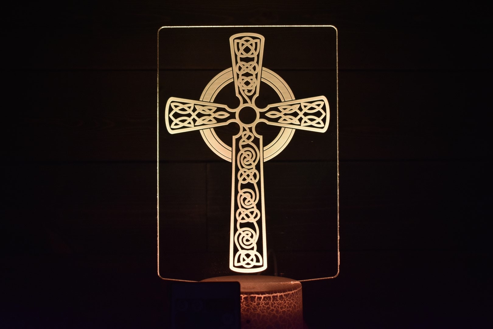 Celtic Knot (Cross) LED sign perfect as a gift for your Irish family or friends to place in man caves, bars, garages, desks.