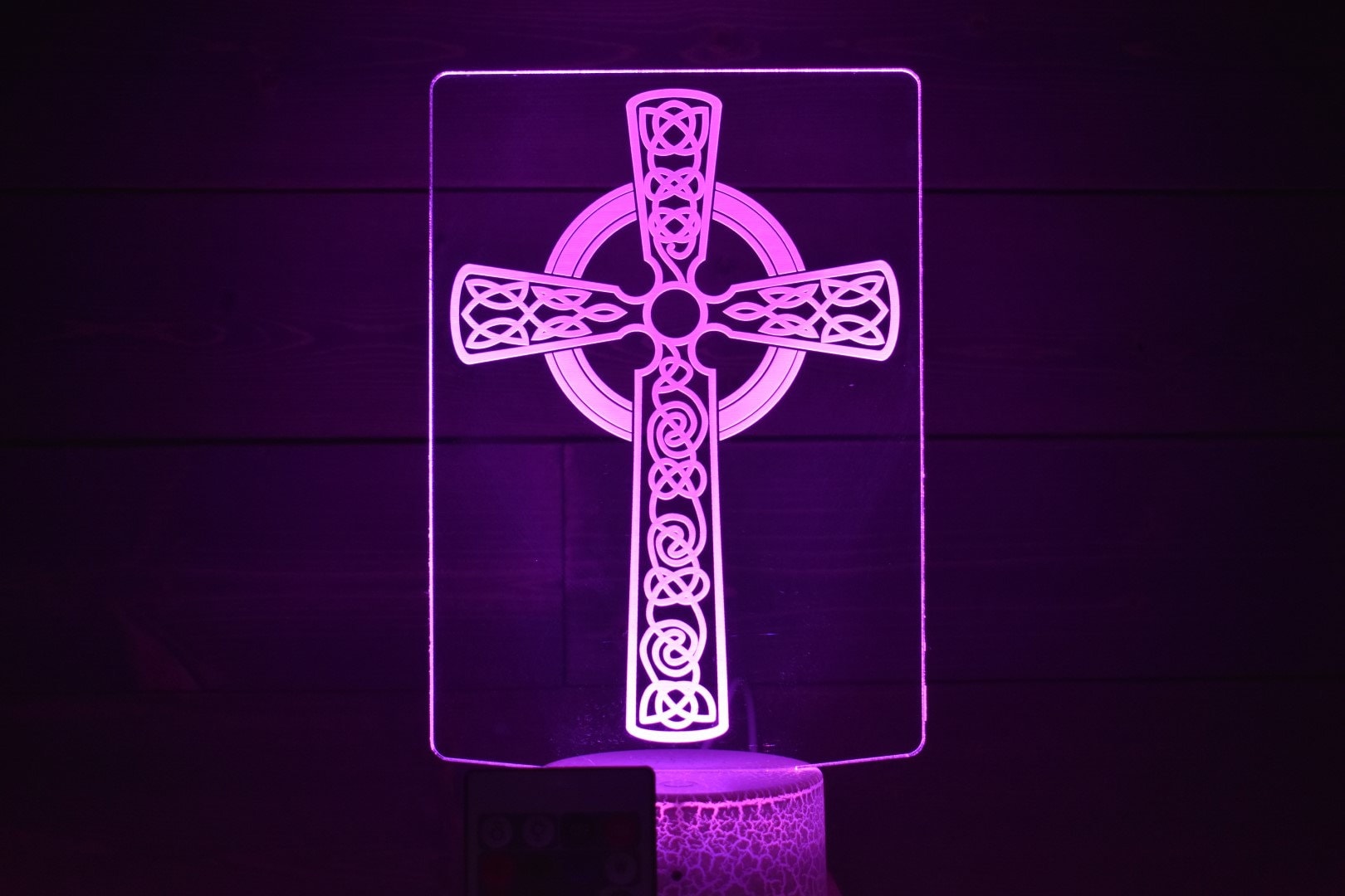 Celtic Knot (Cross) LED sign perfect as a gift for your Irish family or friends to place in man caves, bars, garages, desks.